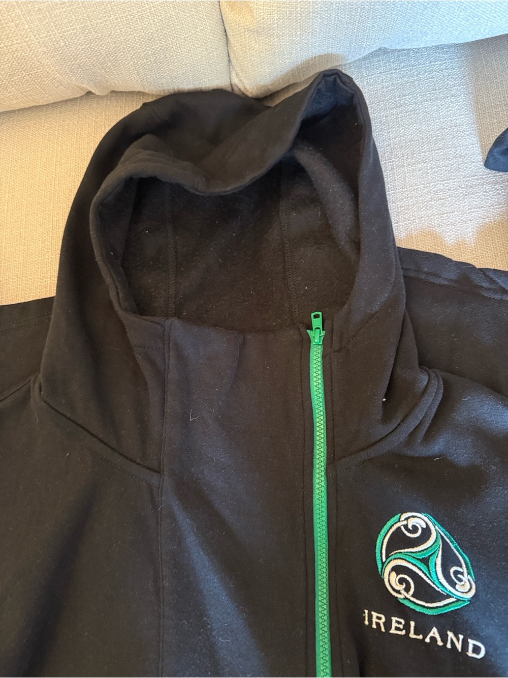 Ireland Black Zip-Up Hoodie with Green Trim and Crest XL - Picture 5 of 6